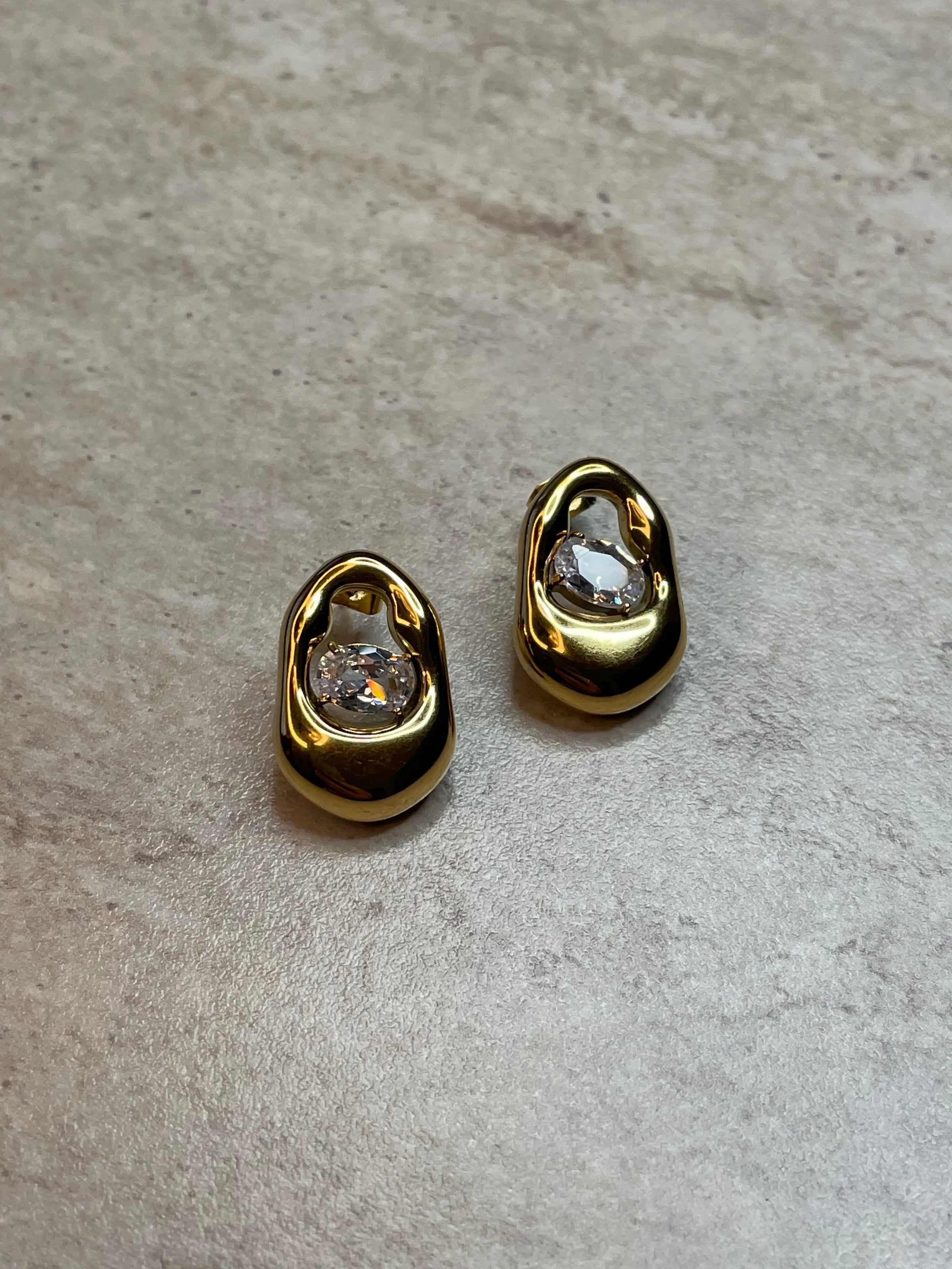 Nova Studs