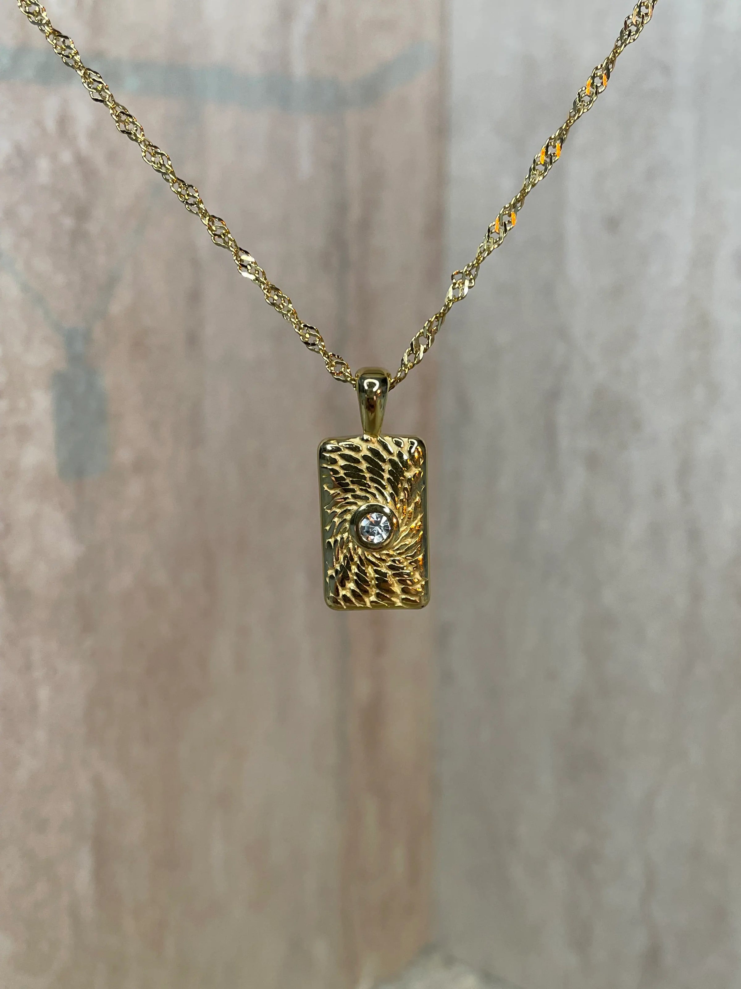Strukturierter Gold-Anhänger