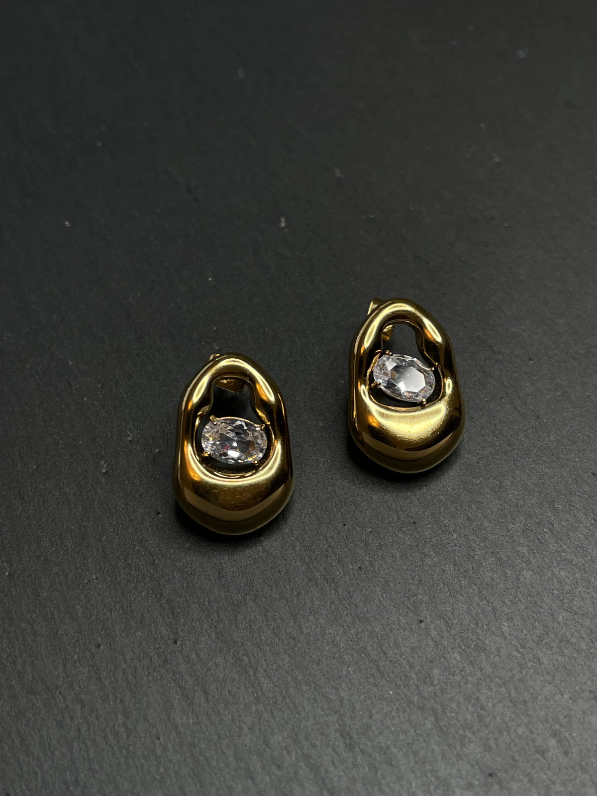 Ohrstecker organische Form mit Zirkonia